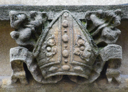 Lloyds bank carving